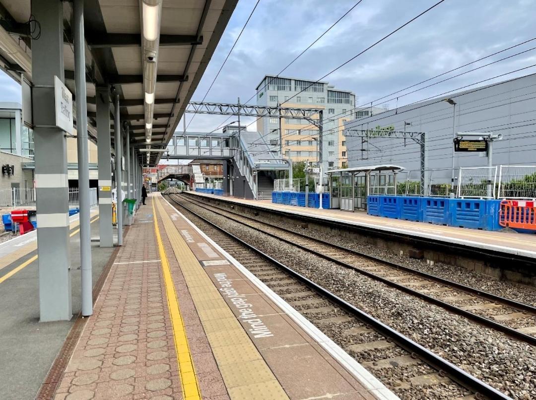 London City Apartment One Ealing Zewnętrze zdjęcie